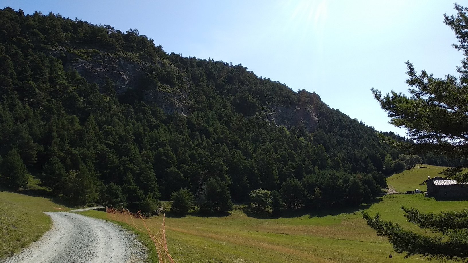 la falesia alle spalle del bar/ristoro