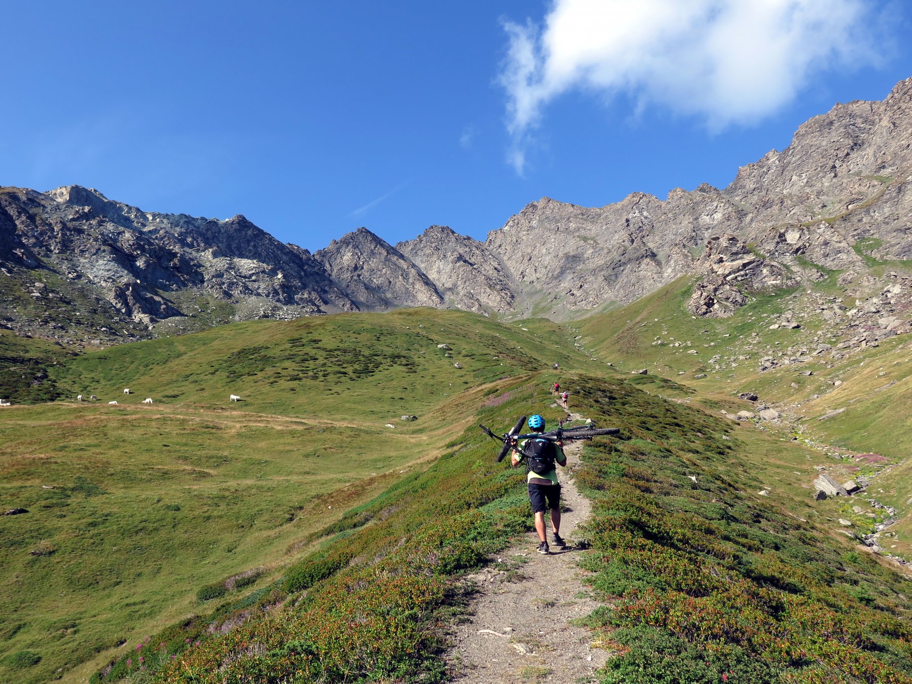 Prima parte di salita, subito dopo il bivio sorgenti chisone/col clapis