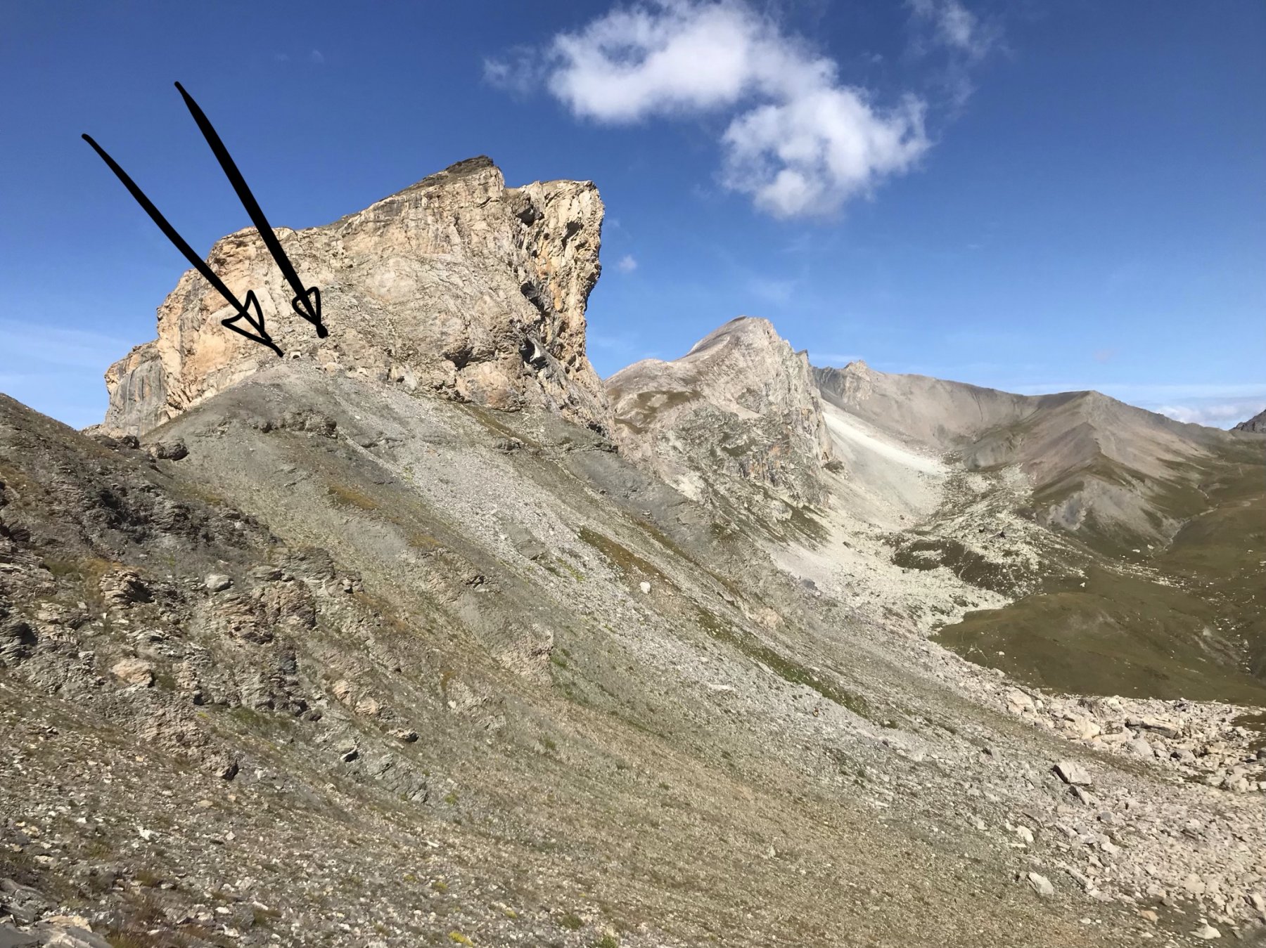 Verso colle Bellino, gli ingressi al bunker 