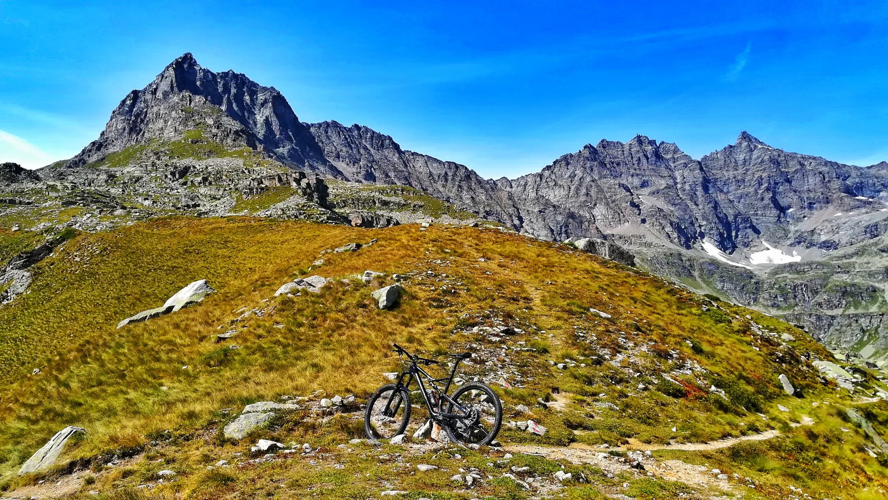 Colle Sià con il Bec Courmaon sullo sfondo a sinistra