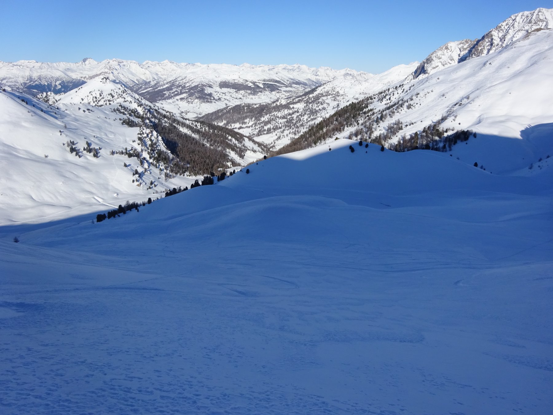 Ultima parte della discesa in vista delle tracce provenienti dalla Dormillouse