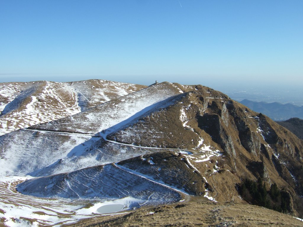 dal monte Meatte verso Cima Mandria, la pianura trevigiana e i Colli Asolani