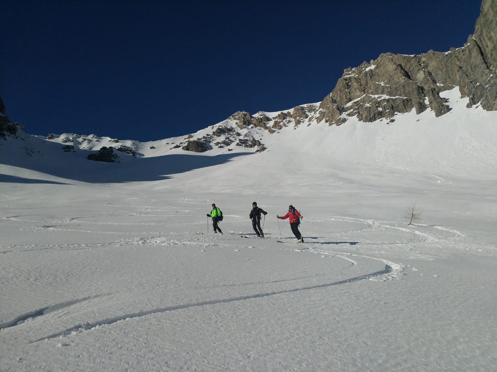 Alla base del conoide.