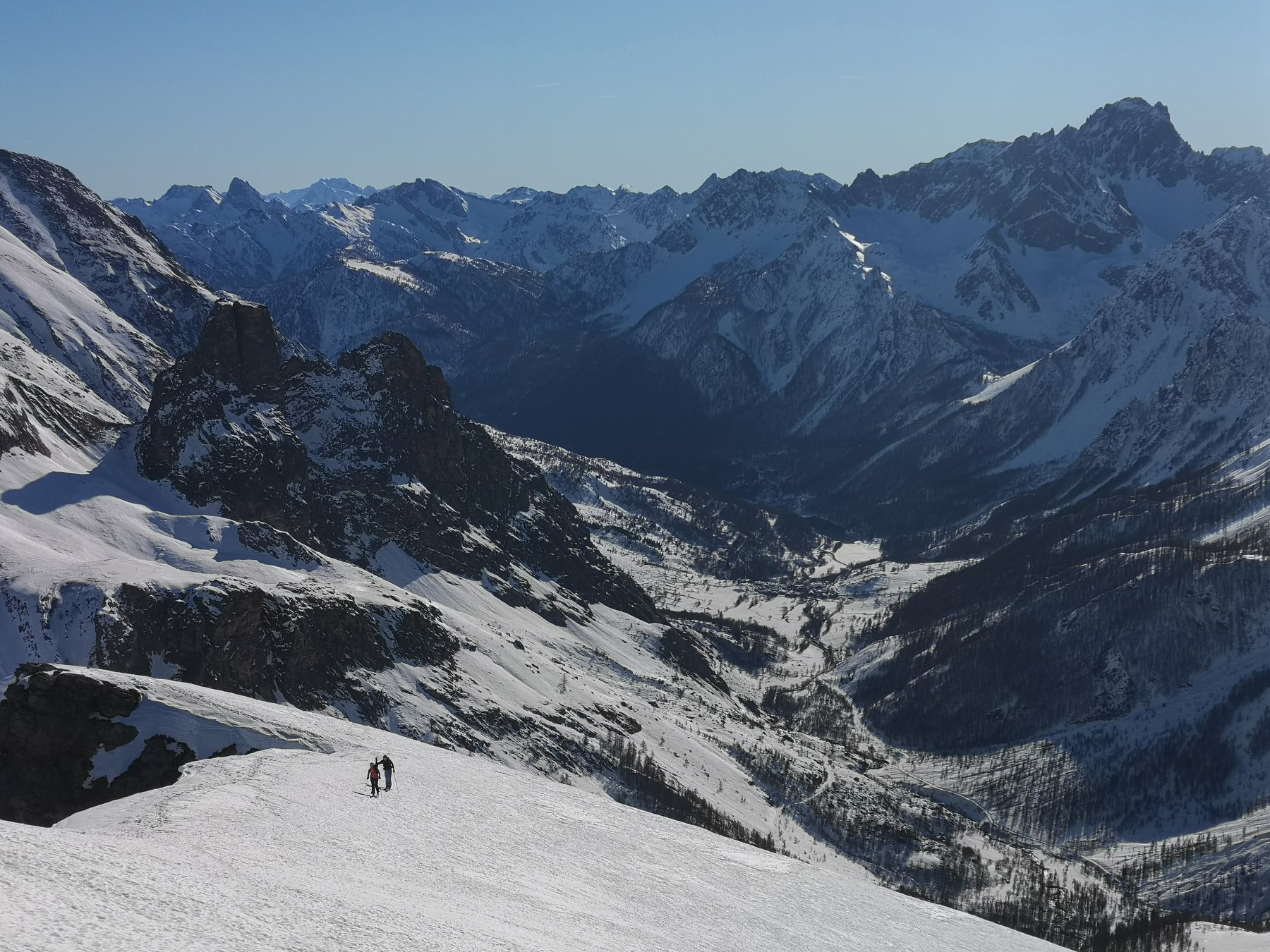 Panorama sulla Valle Maira dalla parete superiore