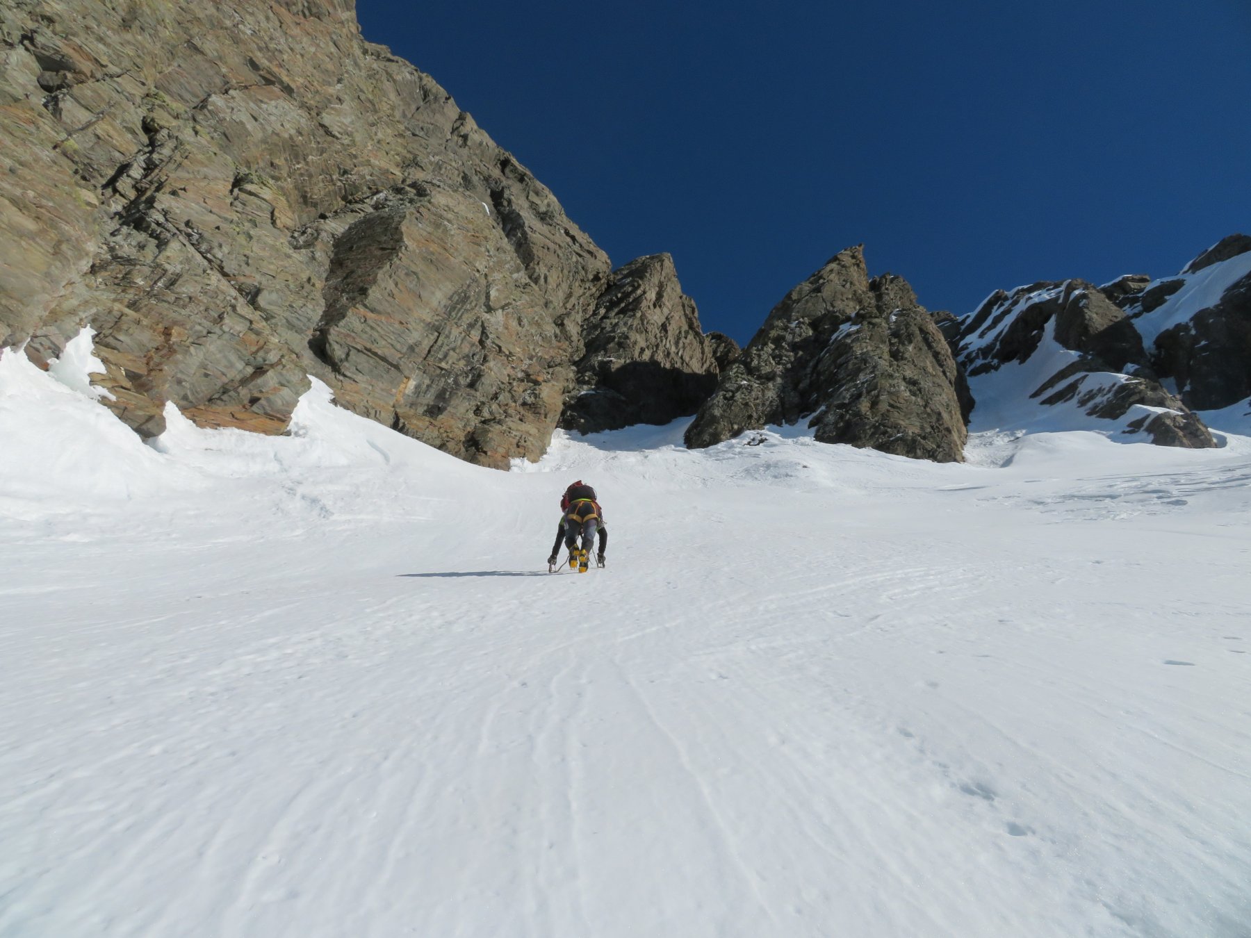 Salita su neve marmorea