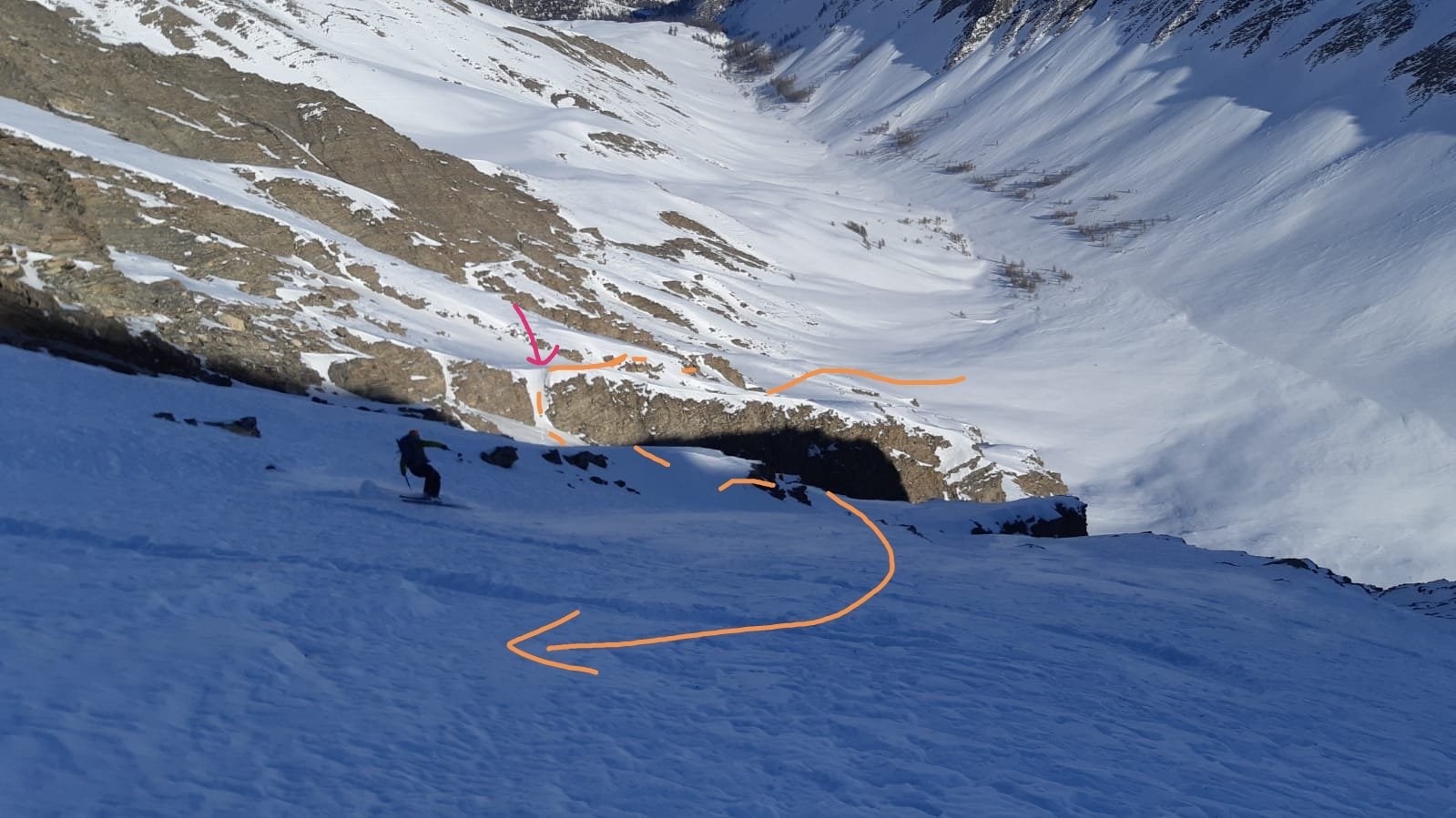 Da metà parete traccia per uscirne_freccia rossa: breve risalita