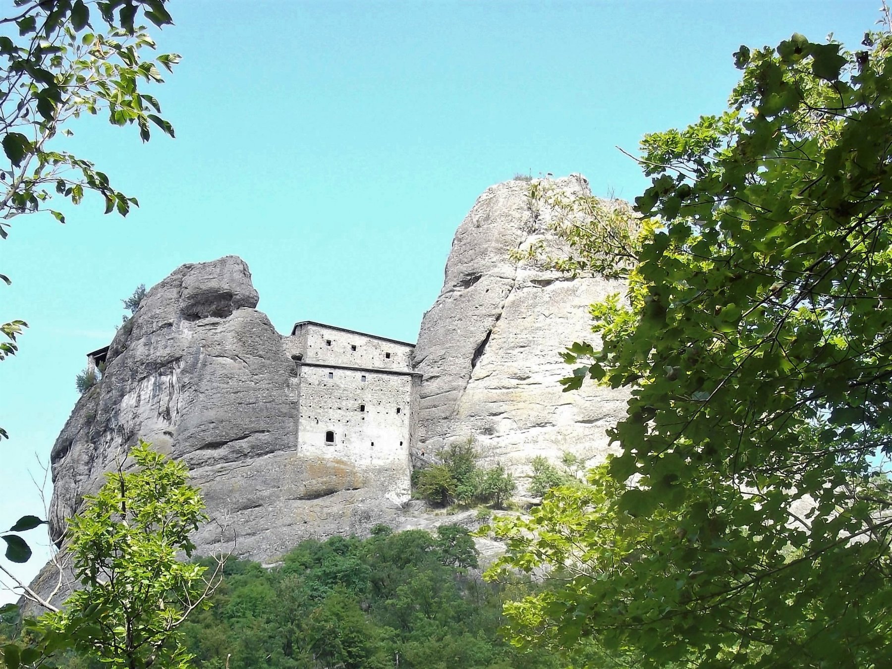 Scendendo dal Castello della Pietra