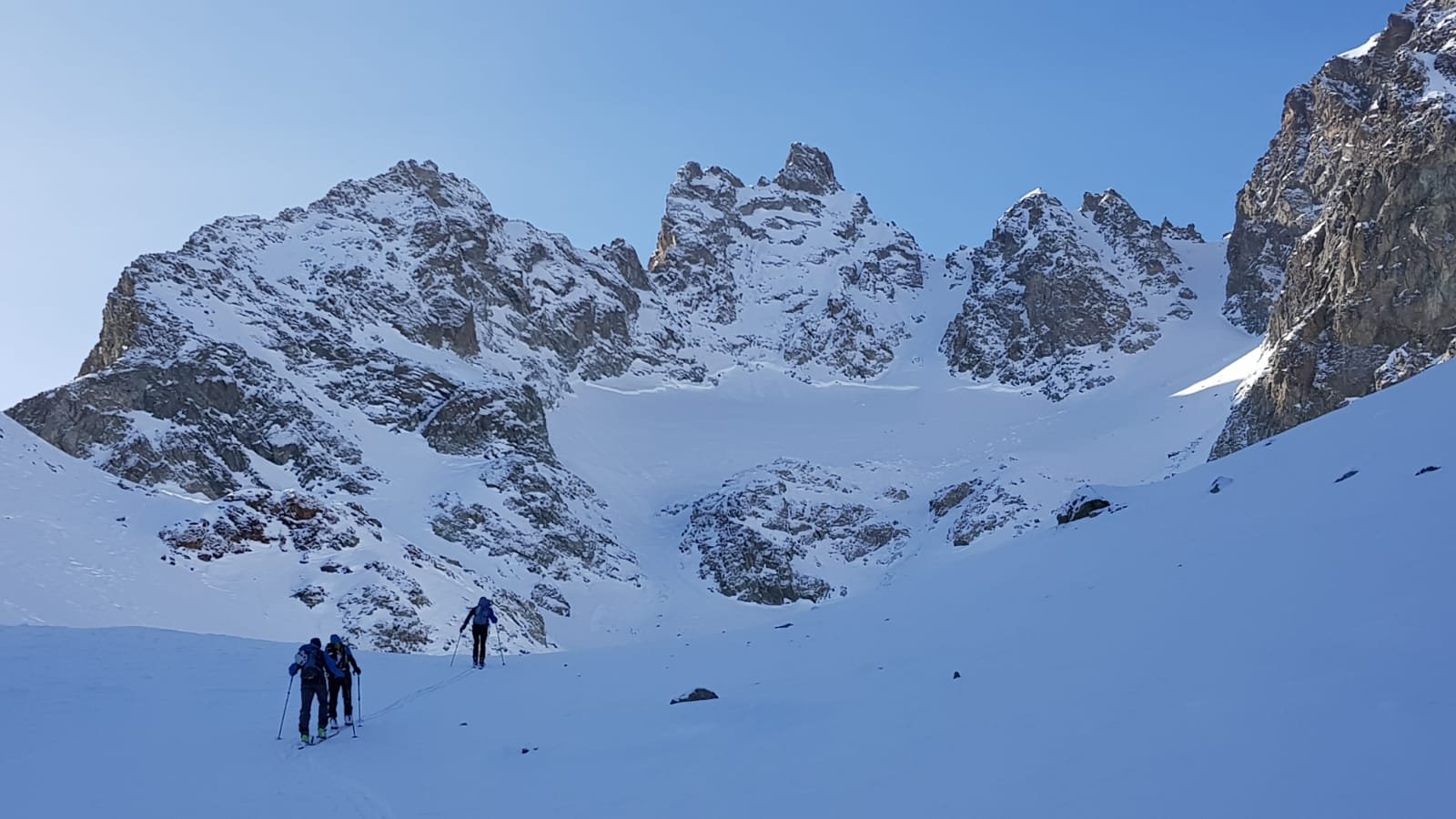 Punta Tsan e, a destra, canale che conduce al Col de Tsan