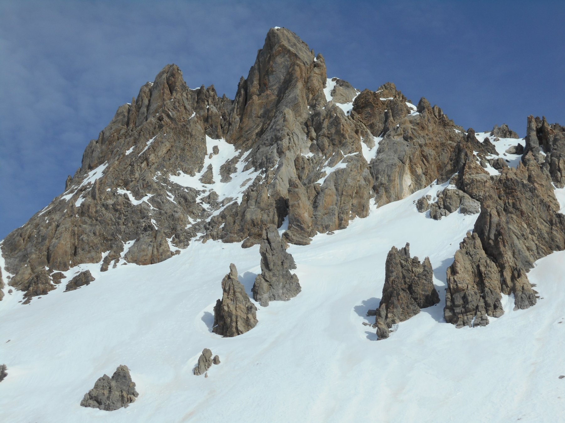 Feuillas cima NO canalino SE