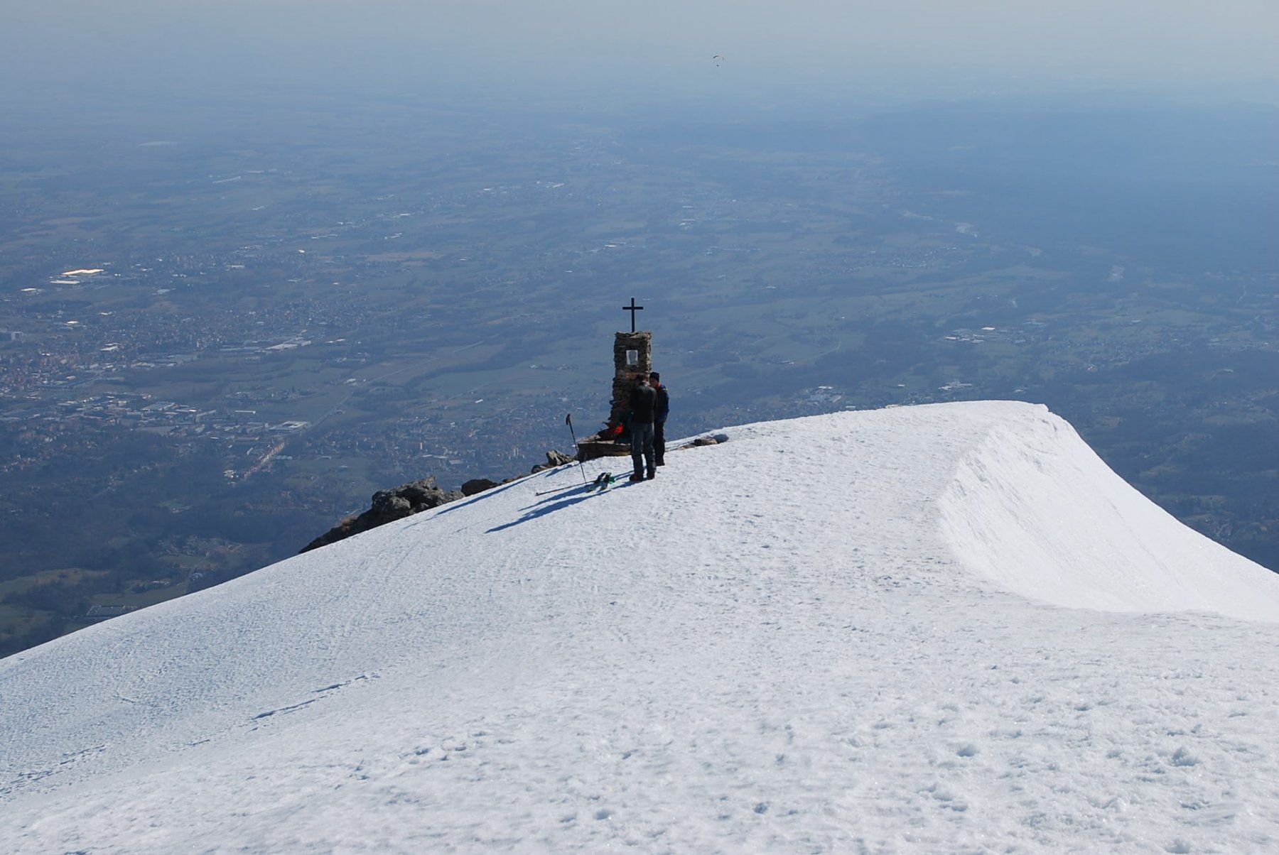 Vetta del Poggio Frassati e pianura biellese