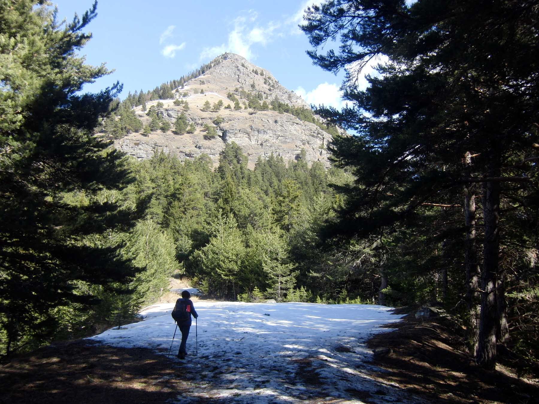 Da Le Coin appare la cresta da percorrere