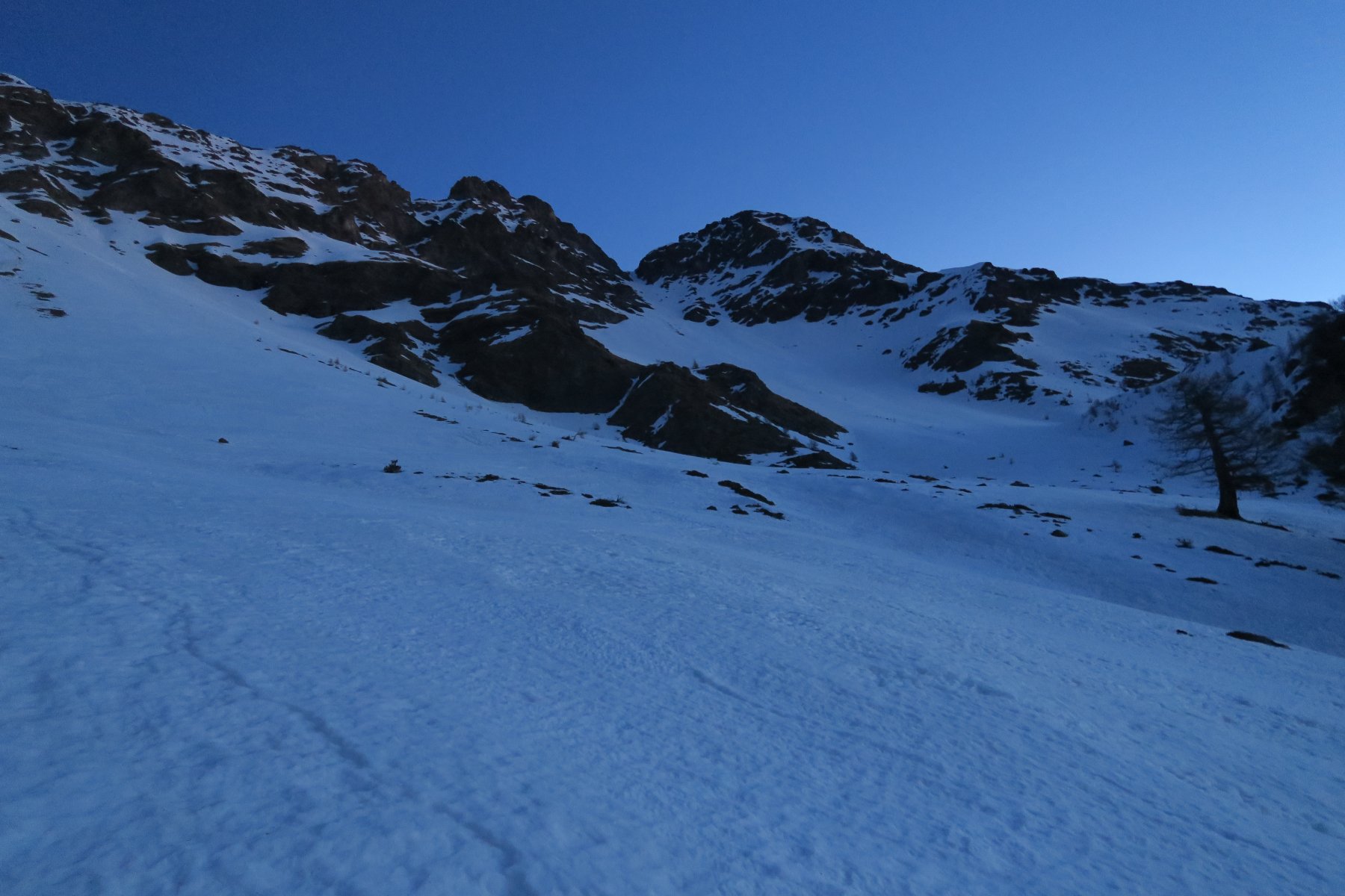 i bei pendii che portano alla base del canale che scende dal Colle di Fana