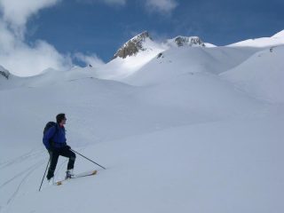 In discesa nei pendii sotto il Corno Brunni