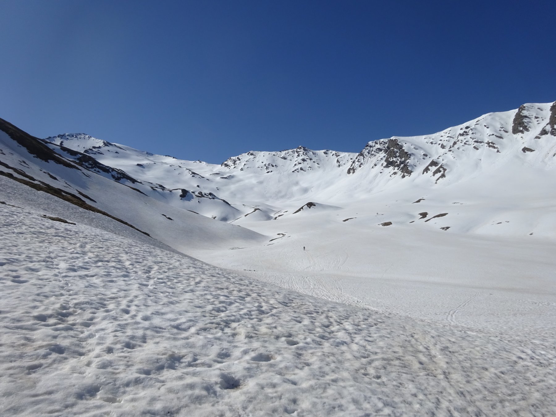 Dal colletto Clausis il vallone del Rio Clausis con il Monte Viradantour al cento