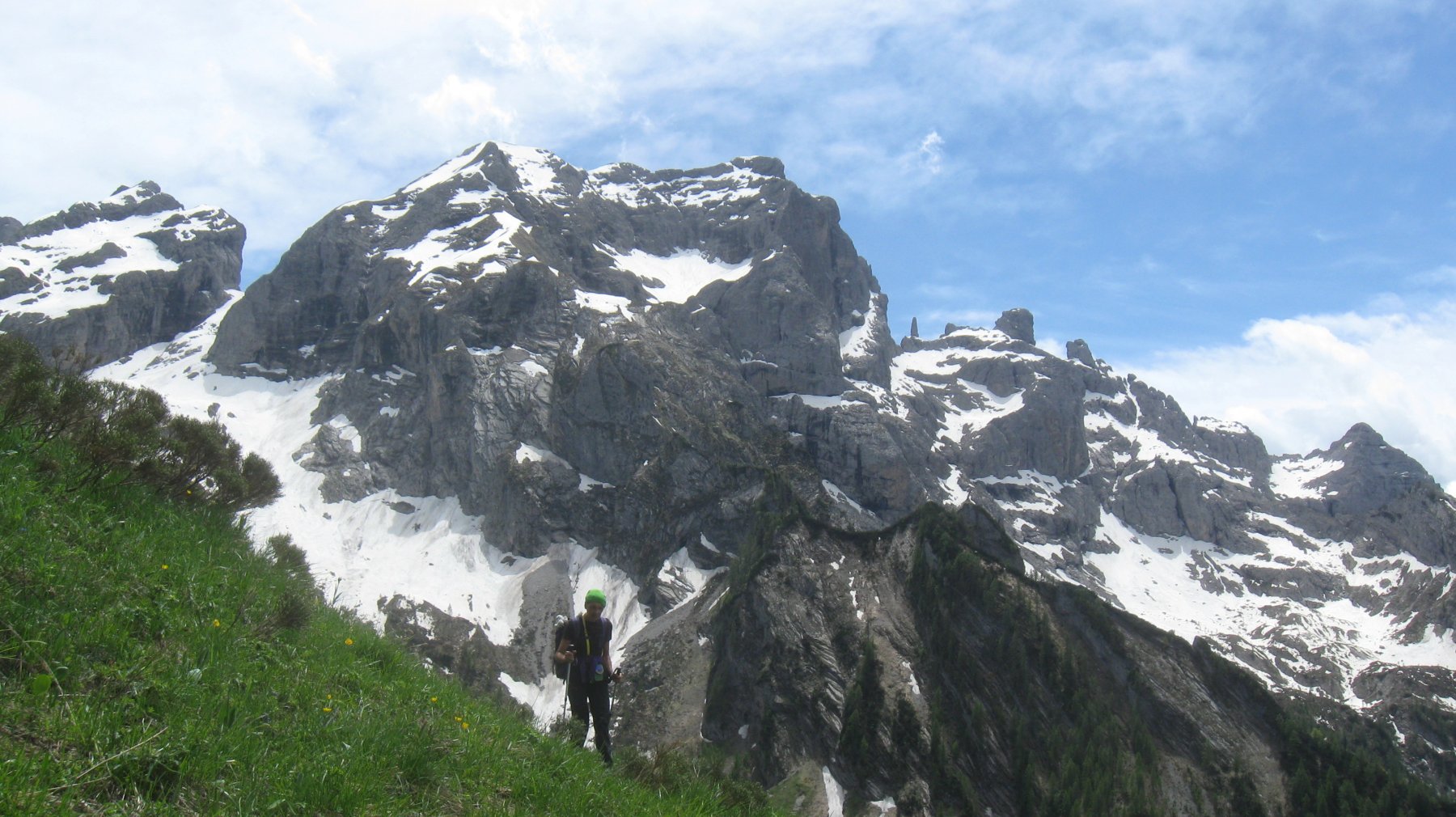 sulla cengia con la Schiara sullo sfondo