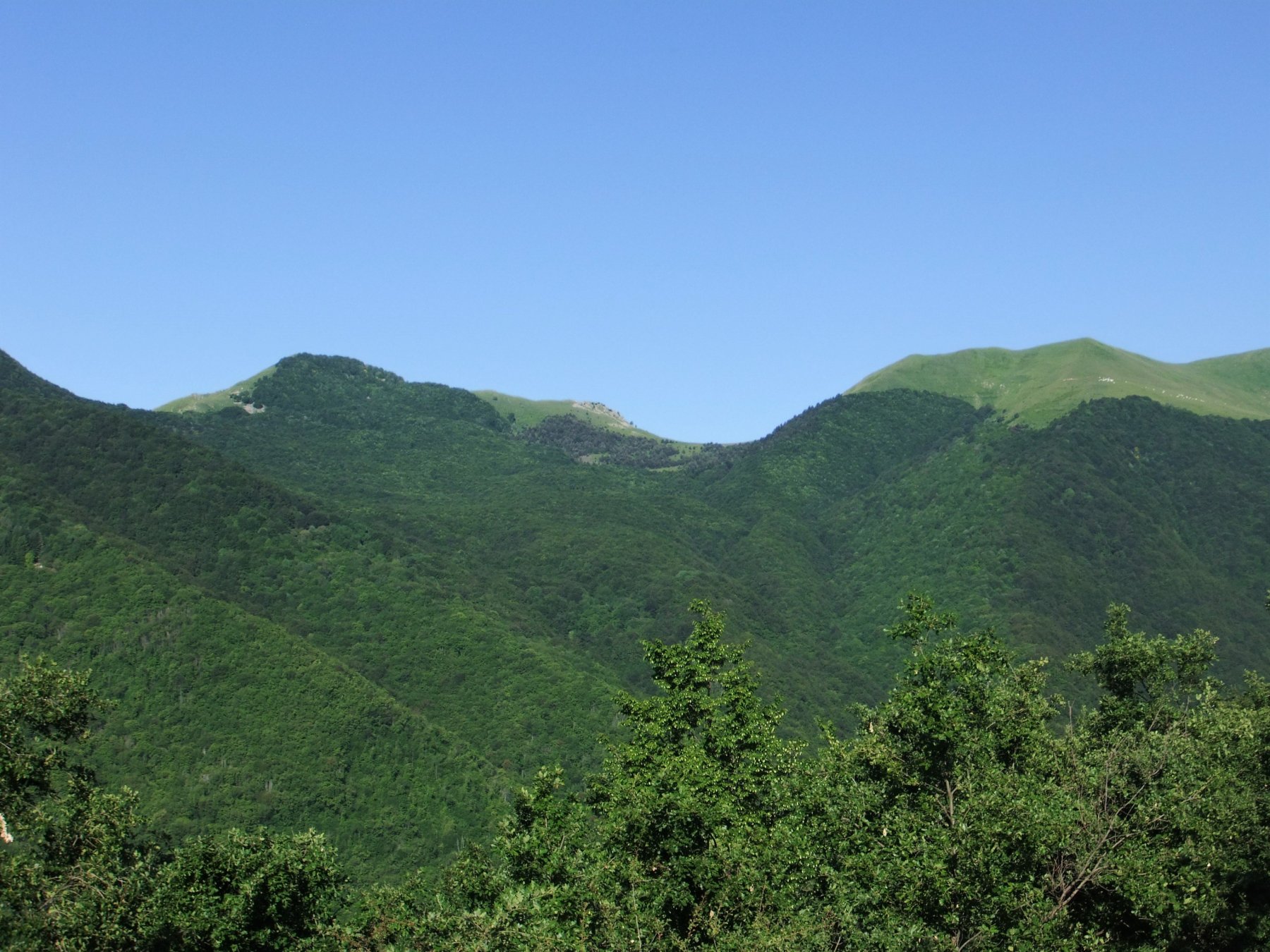 Sopra Bueleo appare il Passo della Mezzaluna 