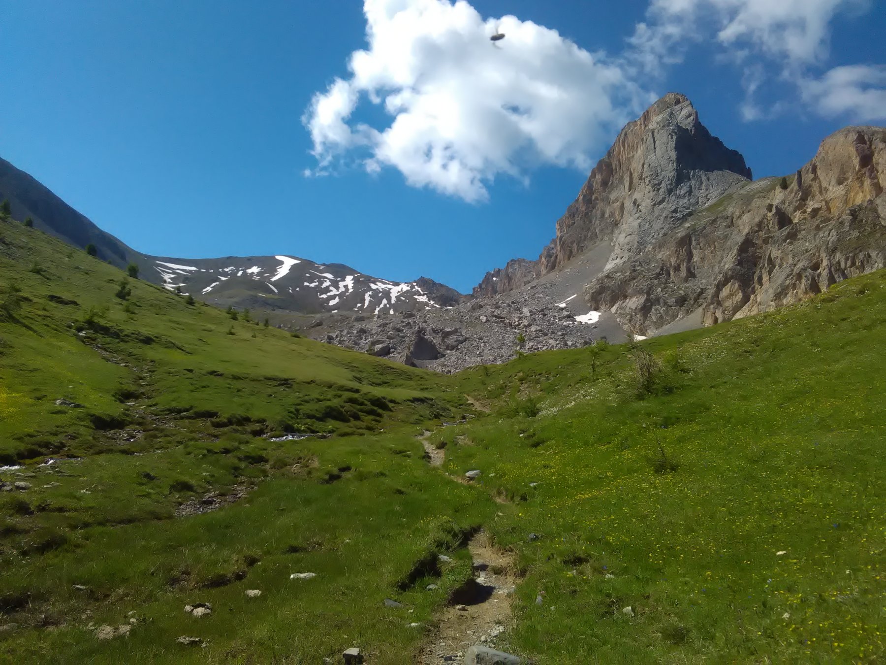 Vallone con in fondo la Pointe de Rasis