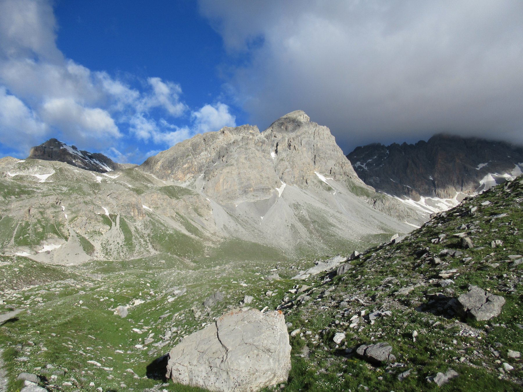 Vallonasso di Stroppia e Monte Baueria (m.2960).