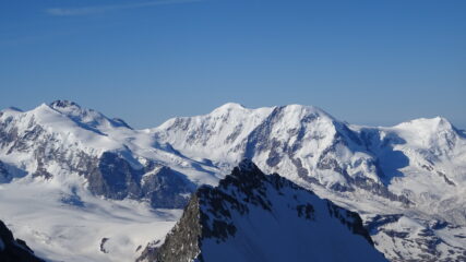 Le cime del massiccio del Monte Rosa dalla vetta del Dom de Mischabel