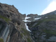 in alto al centro il colle rocce d'albaron