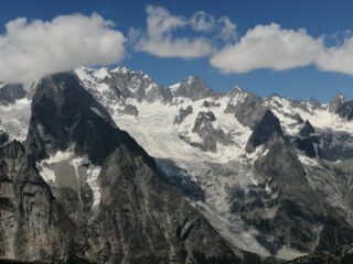 Il bacino della Brenva.