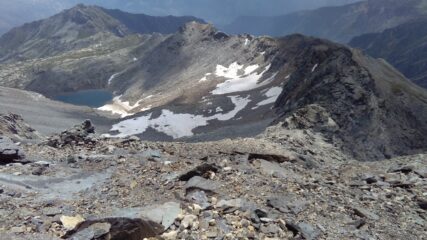 vista dello sfasciume dalla cima al lago