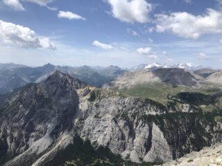 La vista dalla Valle Stretta spazia fino alla Barre