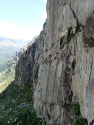 Vista sul trono dalla via