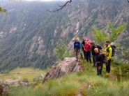 I primi ripetitori alla spalla rocciosa prima di accedere alla gola del torrente