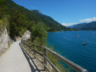 Ciclabile sul lato Nord del lago