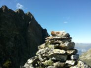 il grosso ometto sulla cima del torrione con la maladecia sullo sfondo