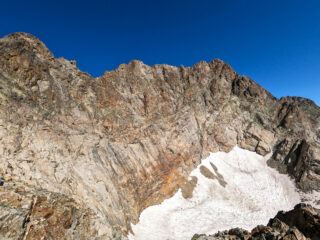 Cengia sopra al nevaio che porta alla cima Sud
