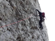 Il tiro in traverso sopra il masso d'attacco tocca a Daniele.
