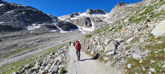 salendo verso il Rifugio Fuorcla Surlej