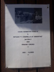 rifugio chiuso (il locale invernale è aperto, ma inagibile come tutti i bivacchi quest'anno)