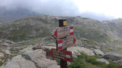 Palina di segnalazione sotto al bivacco. Inizio sentiero 604