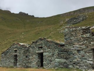 Vetta da alpeggio sottostante