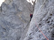 La lunghezza - ancora un traverso - sopra la nicchia Comici.