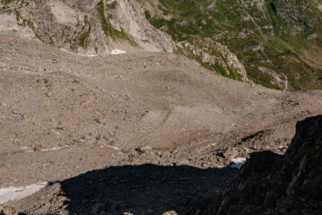 Dal colletto Tailly verso il Ravelli (in basso a dx). Bacino dell’ex ghiacciaio di Otro
