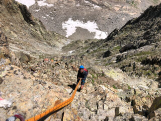 Miche nel tratto di calata lungo la traversata tra le due cime 