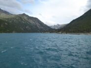 Le acque del Lago mosse dal forte vento.
