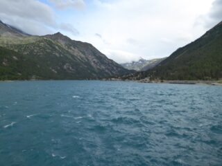 Le acque del Lago mosse dal forte vento.
