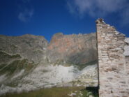 passiamo a rispettosa distanza dalla rocca Gialeo