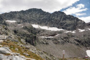 Punta Ciampono e biv Gastaldi dal colletto che dà accesso al vallone di Spissen
