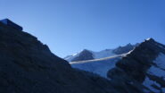 In vista della Cabane de Tracuit, Turtmanngletscher con Bishorn e cresta del Weisshorn in lontananza