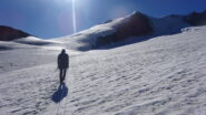 Sul tratto pianeggiante del Turtmanngletscher in direzione Bishorn