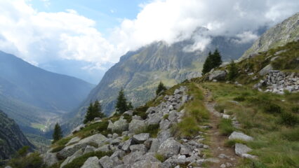 Dal Rif. Gnutti traverso sul sentiero n°1 verso il Rif.Baitone.