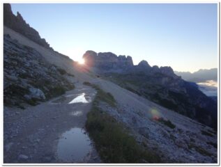 Il sole  spunta dalla forcella Lavaredo