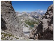Il rifugio Locatelli visto dal sentiero della Pace