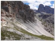 Il sentiero 101b che conduce alla forcella Pian di Cengia